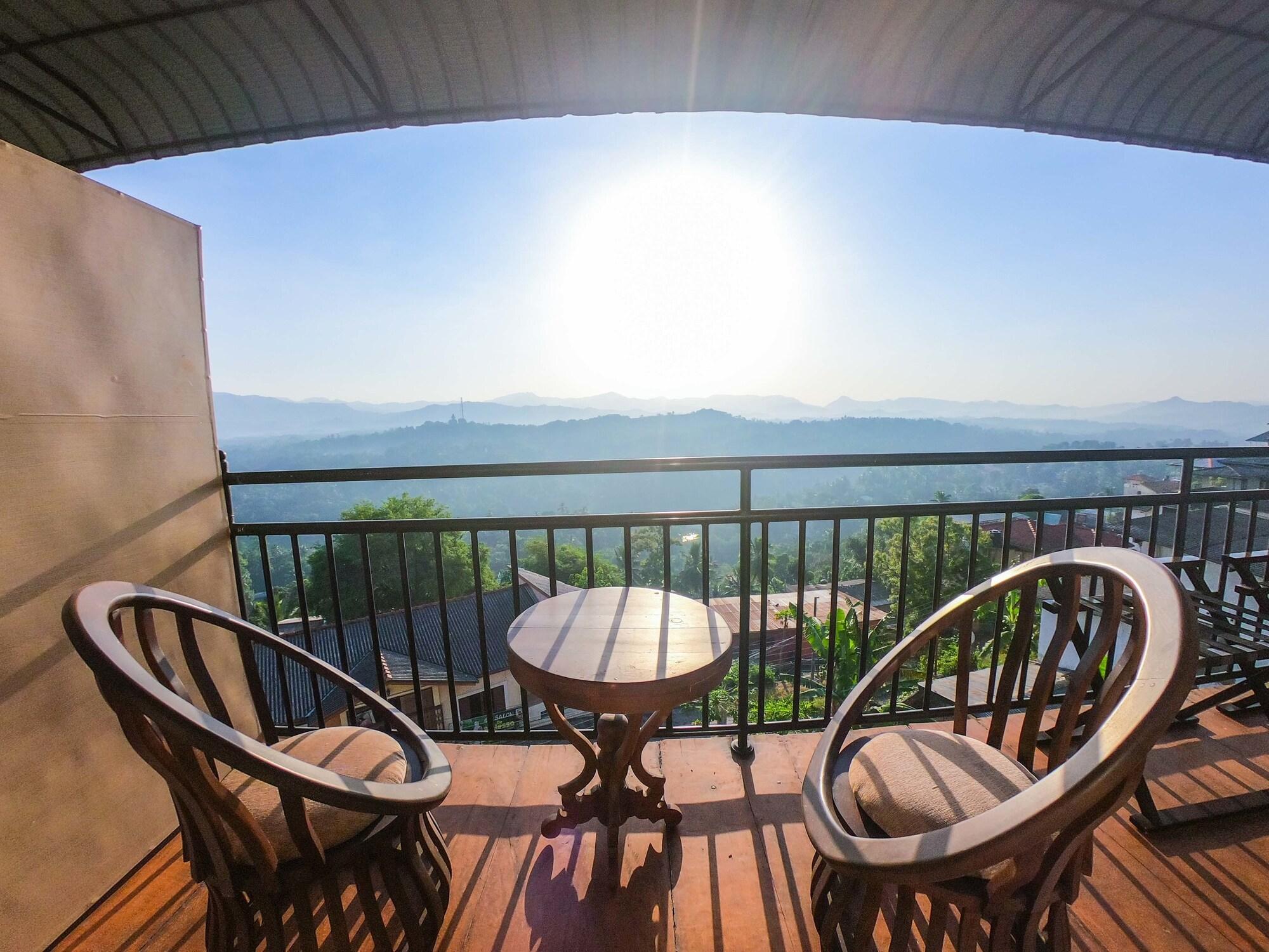 Romance Hills Hotel แคนดี้ ภายนอก รูปภาพ