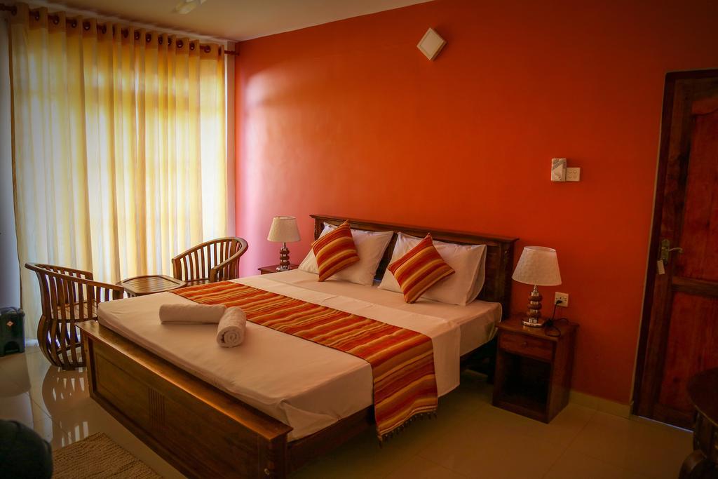 Romance Hills Hotel แคนดี้ ภายนอก รูปภาพ