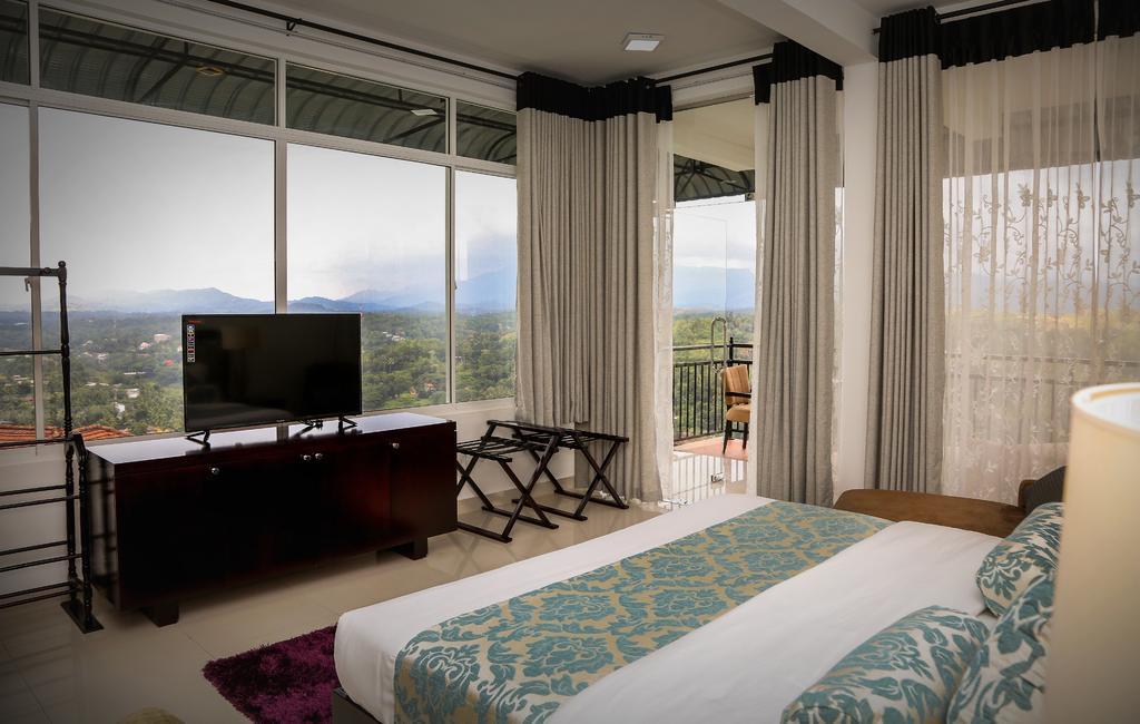 Romance Hills Hotel แคนดี้ ภายนอก รูปภาพ