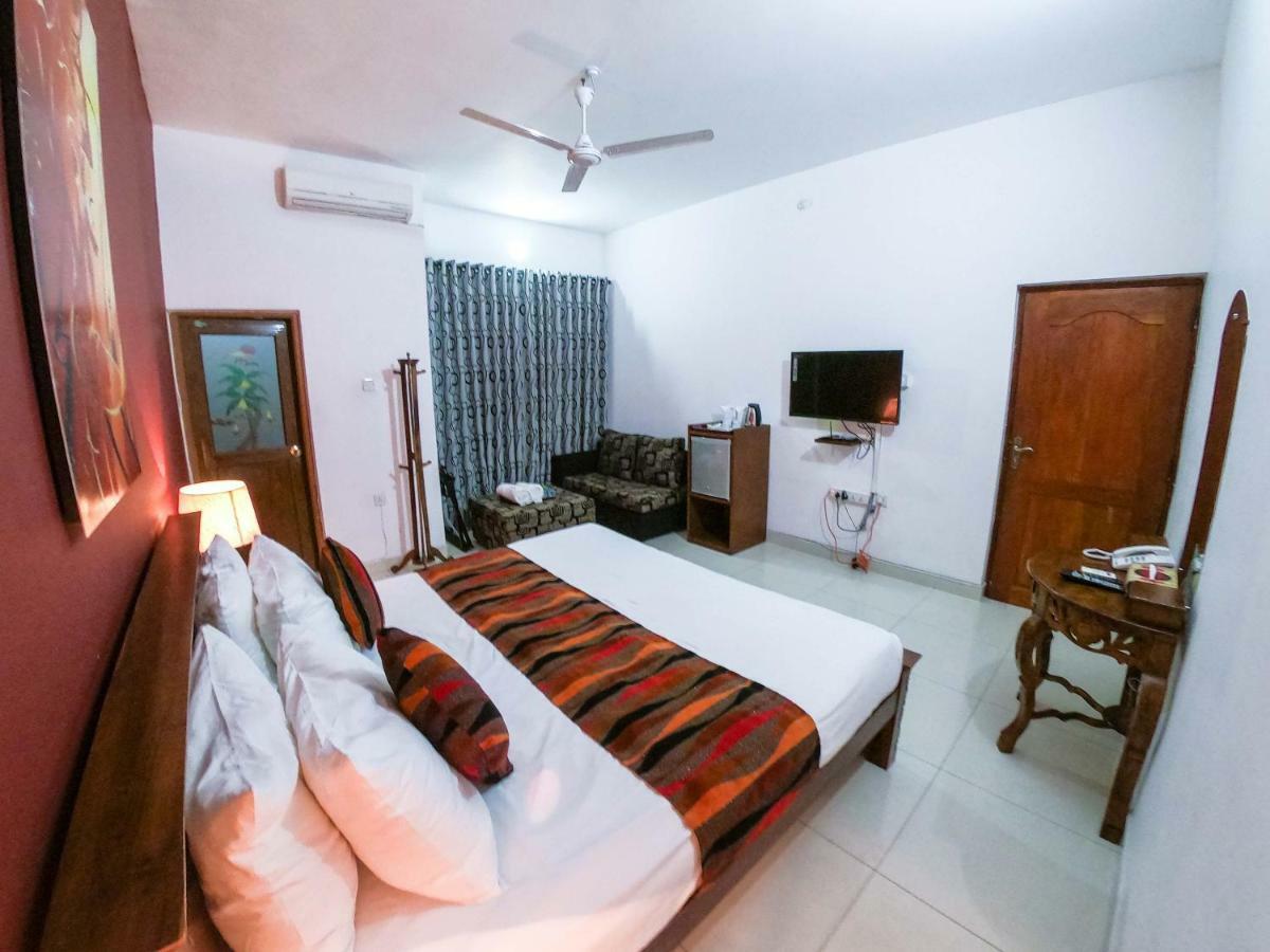Romance Hills Hotel แคนดี้ ภายนอก รูปภาพ