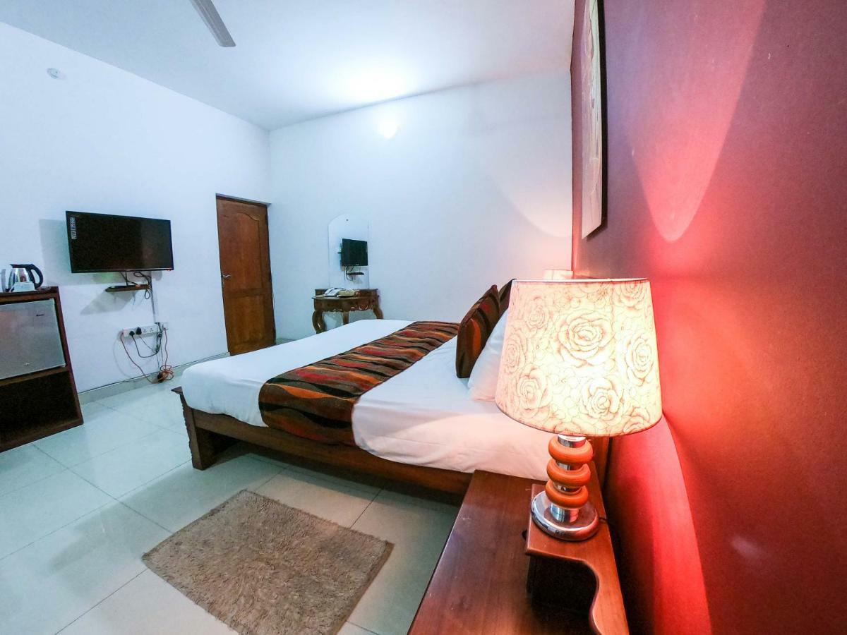 Romance Hills Hotel แคนดี้ ภายนอก รูปภาพ