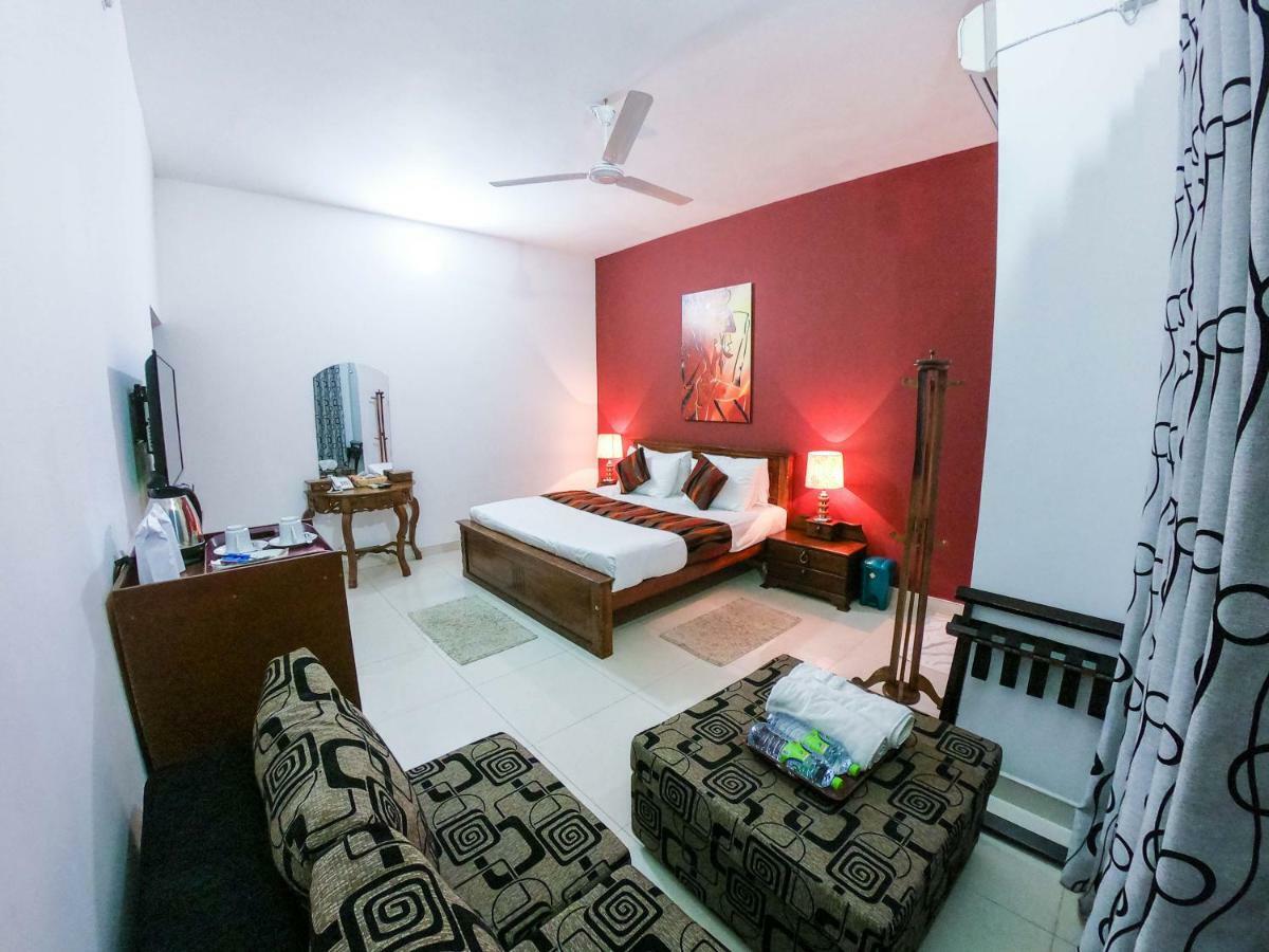 Romance Hills Hotel แคนดี้ ภายนอก รูปภาพ