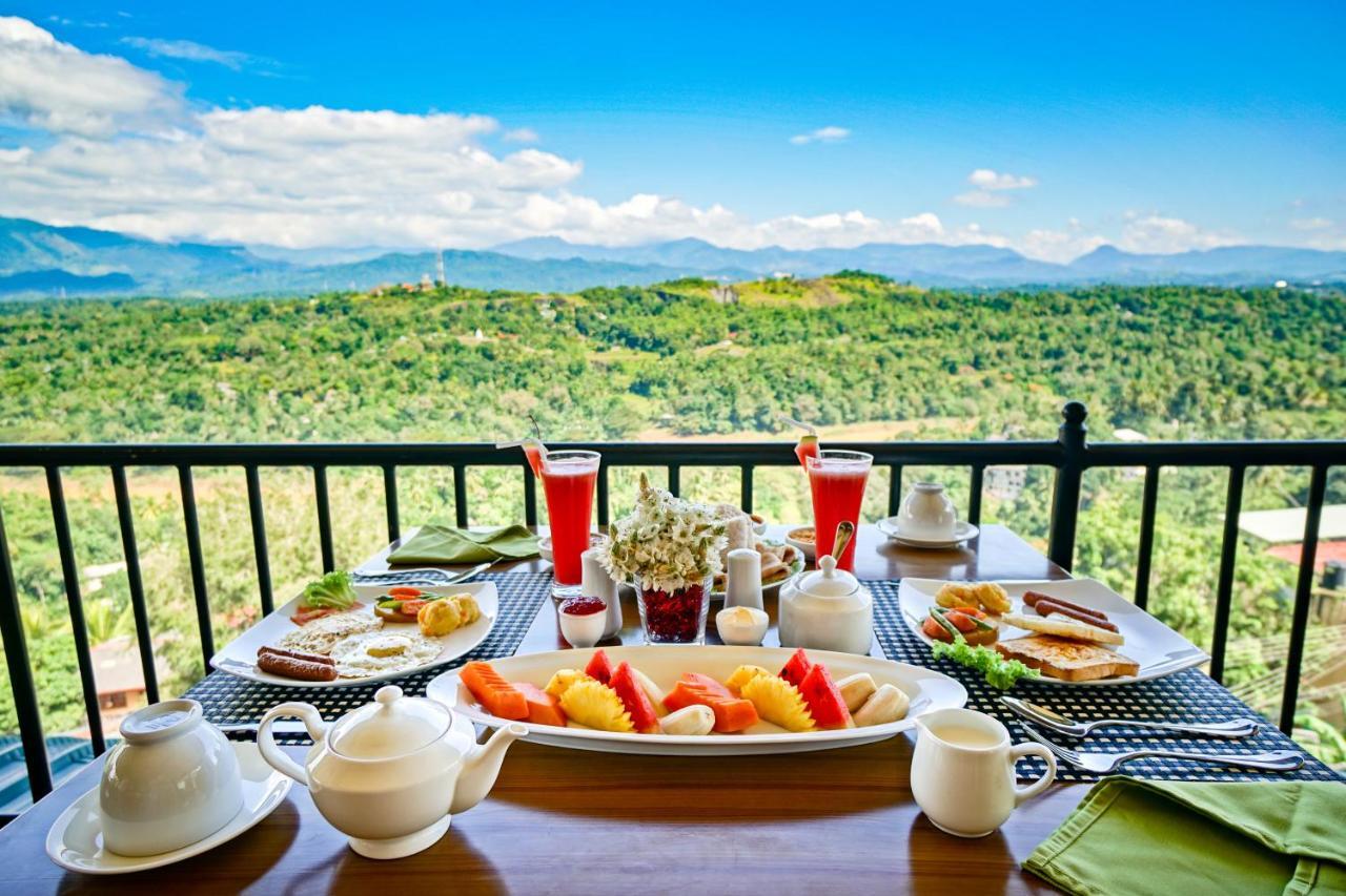 Romance Hills Hotel แคนดี้ ภายนอก รูปภาพ